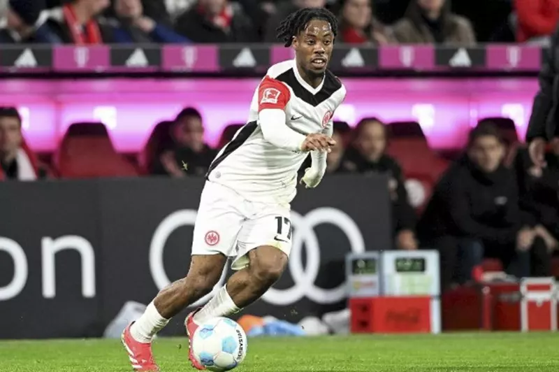 مرموش يترك بصمة بارزة في تاريخ النادي بينما يواجه واي صعوبات مع آينتراخت فرانكفورت