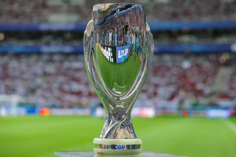 باريس سان جيرمان يواجه توتنهام في نهائي كأس السوبر الأوروبي 2025: موعد المباراة والتفاصيل الكاملة